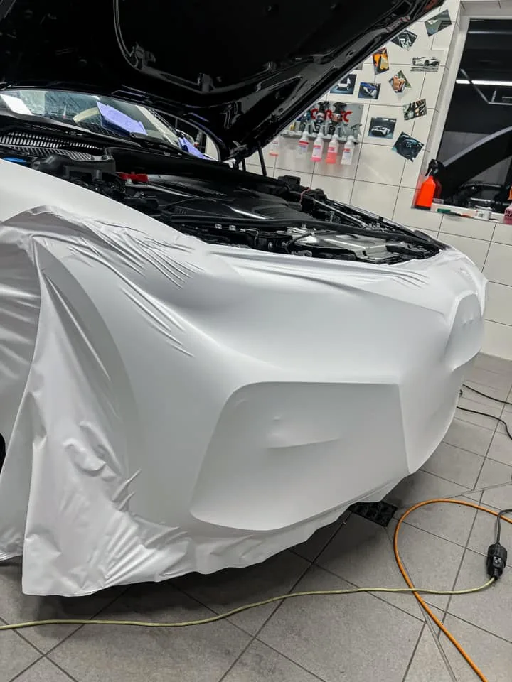 ZMIANA KOLORU FOLIA  BMW NA BIAŁY MAT - ZMIANA KOLORU BMW NA BIALY MAT2