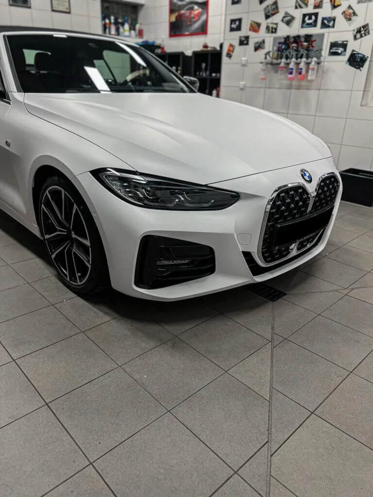 ZMIANA KOLORU FOLIA  BMW NA BIAŁY MAT - ZMIANA KOLORU BMW NA BIALY MAT6
