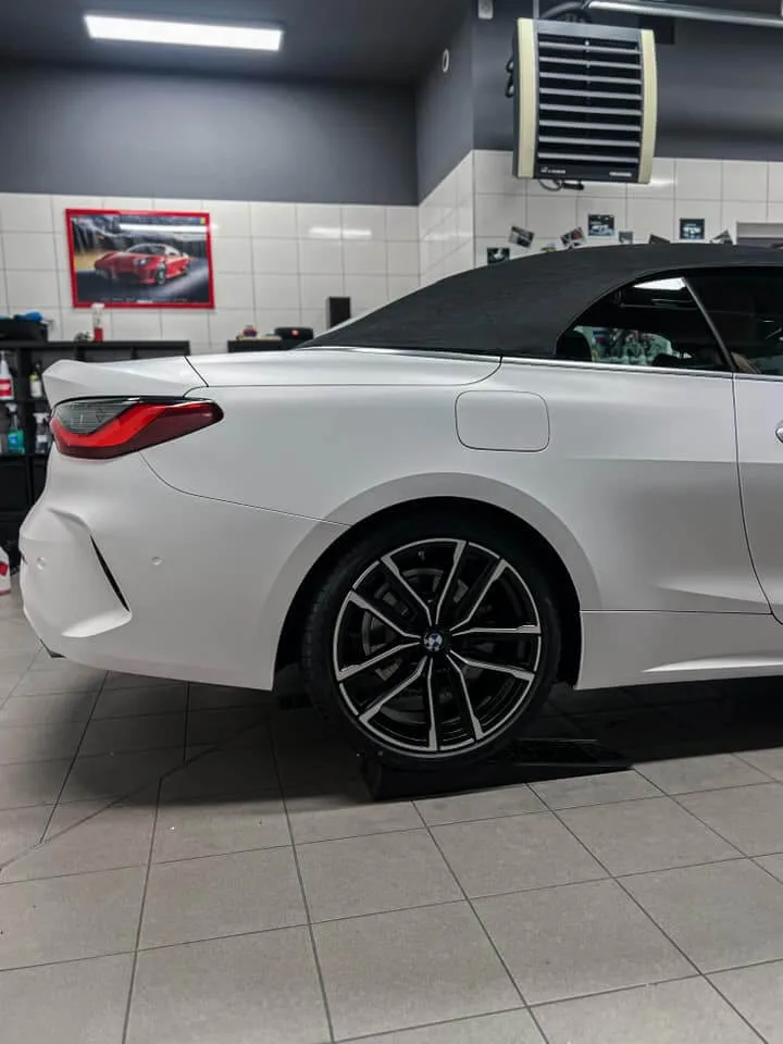 ZMIANA KOLORU FOLIA  BMW NA BIAŁY MAT - ZMIANA KOLORU BMW NA BIALY MAT7
