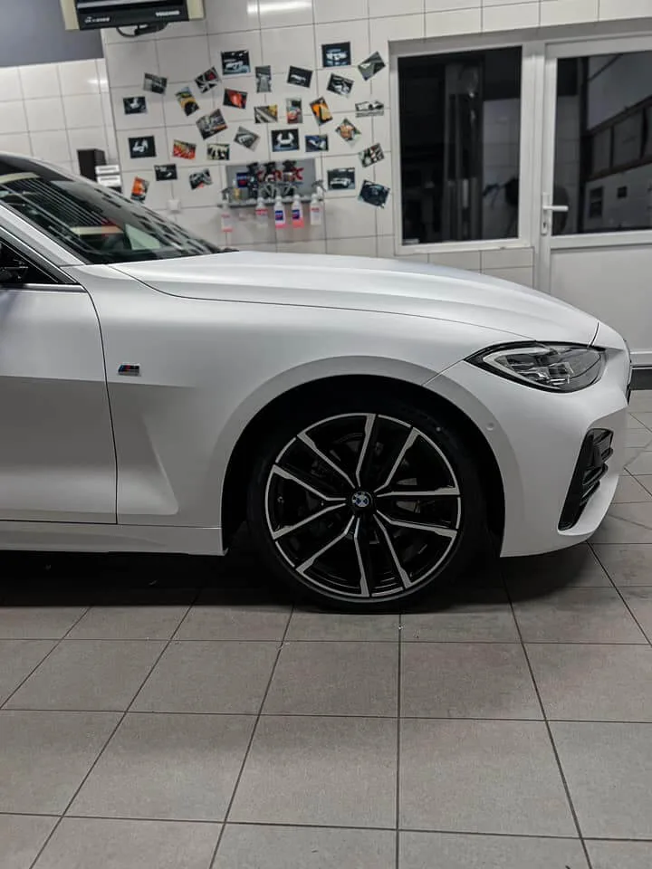 ZMIANA KOLORU FOLIA  BMW NA BIAŁY MAT - ZMIANA KOLORU BMW NA BIALY MAT8