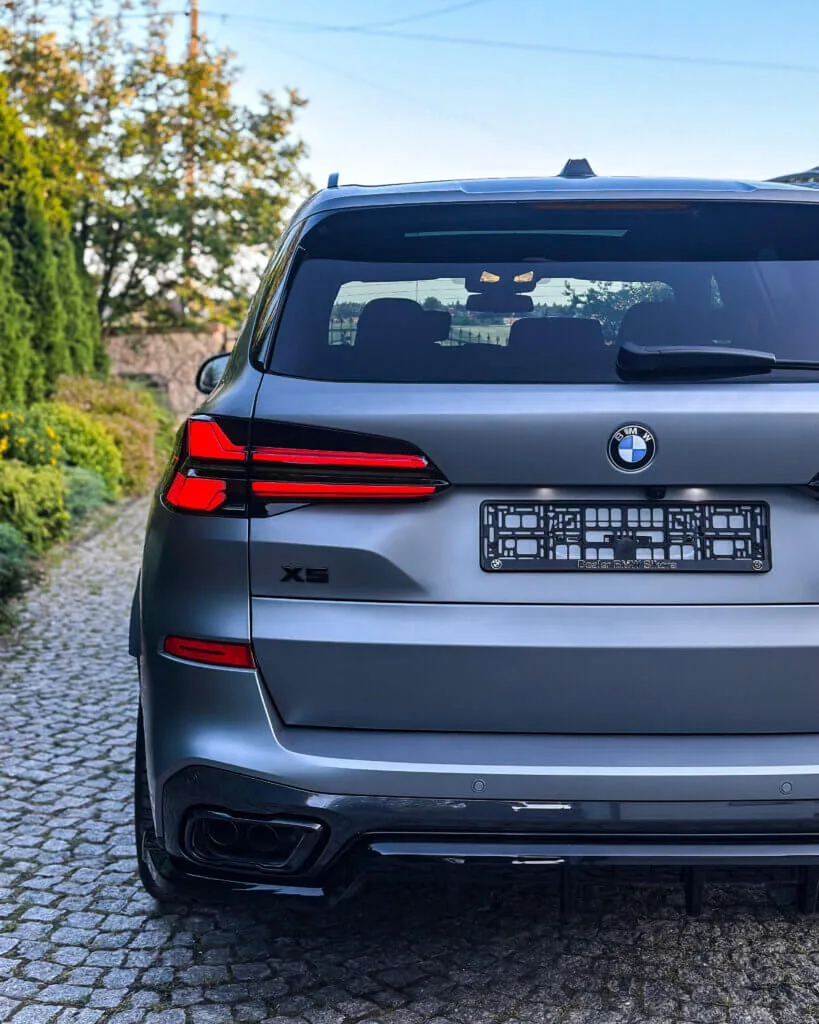 BMW X5 SKYSCARPER GREY ZABEZPIECZENIE LAKIERU FOLIA PPF - BEZBARWNA PPF FOLIA OCHRONNA PPF BMW X5 SKYSCARPER GREY FOLIA MATOW