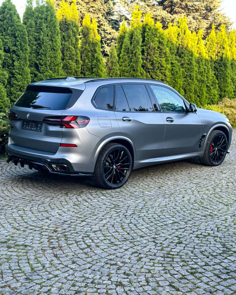 BMW X5 SKYSCARPER GREY ZABEZPIECZENIE LAKIERU FOLIA PPF - BEZBARWNA PPF FOLIA OCHRONNA PPF BMW X5 SKYSCARPER GREY FOLIA MATOW