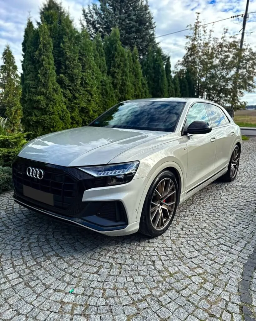 korekta lakieru Audi Q8