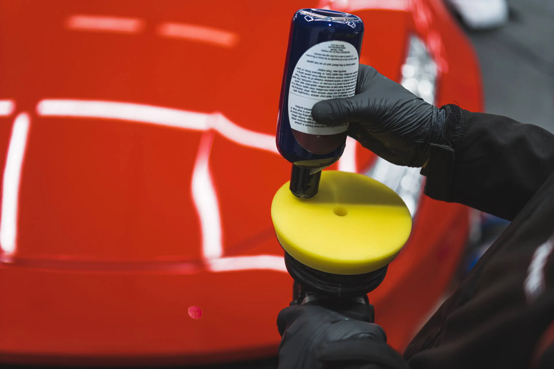 Różnice między polerowaniem a korektą lakieru samochodowego