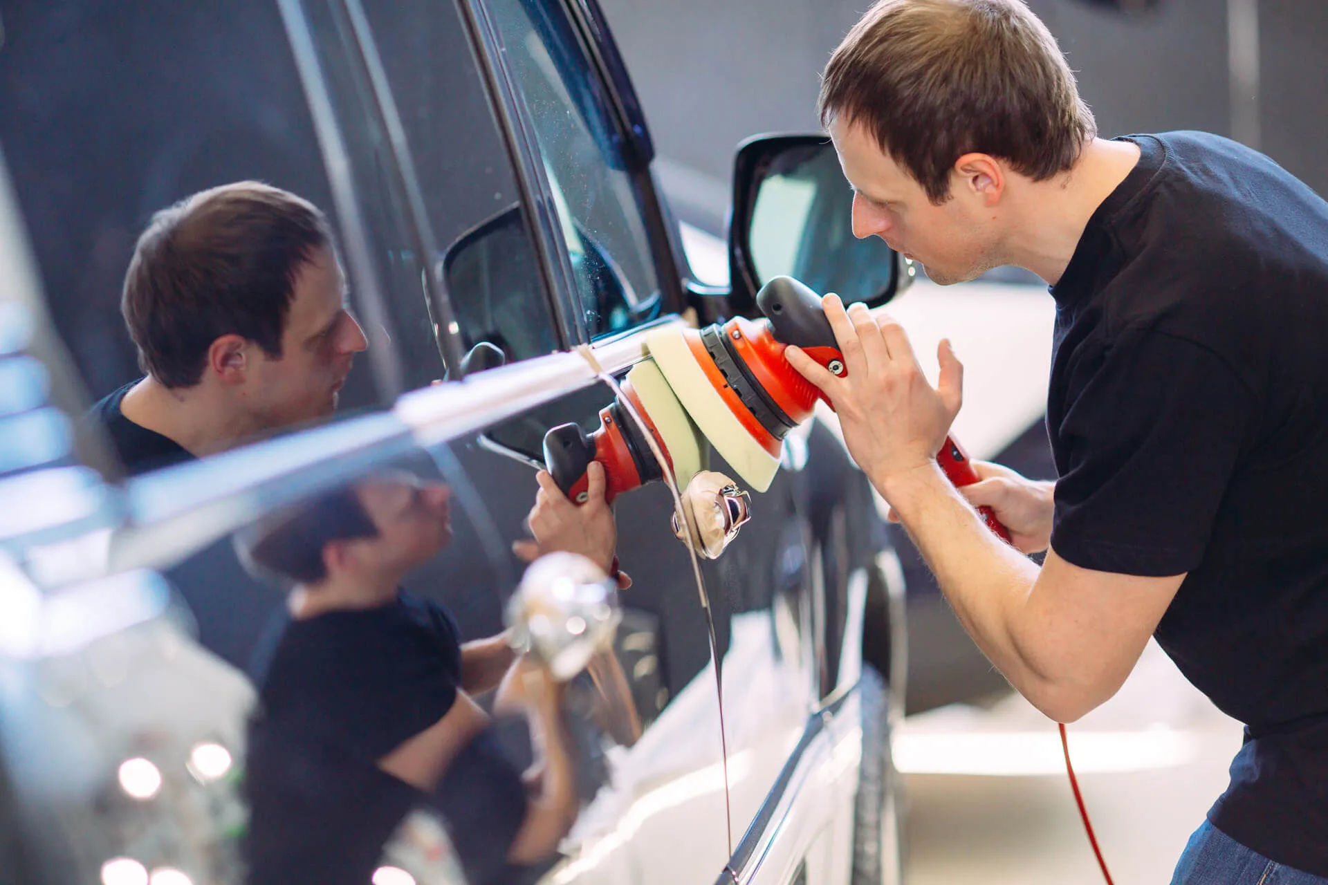 Różnice między polerowaniem a korektą lakieru samochodowego