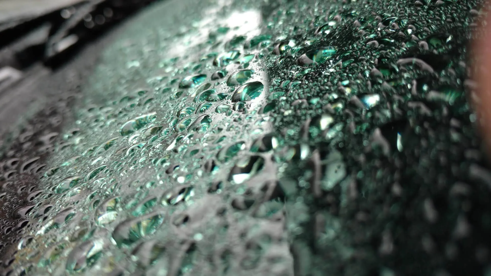 Jak zabezpieczyć samochód przed kwaśnymi deszczami