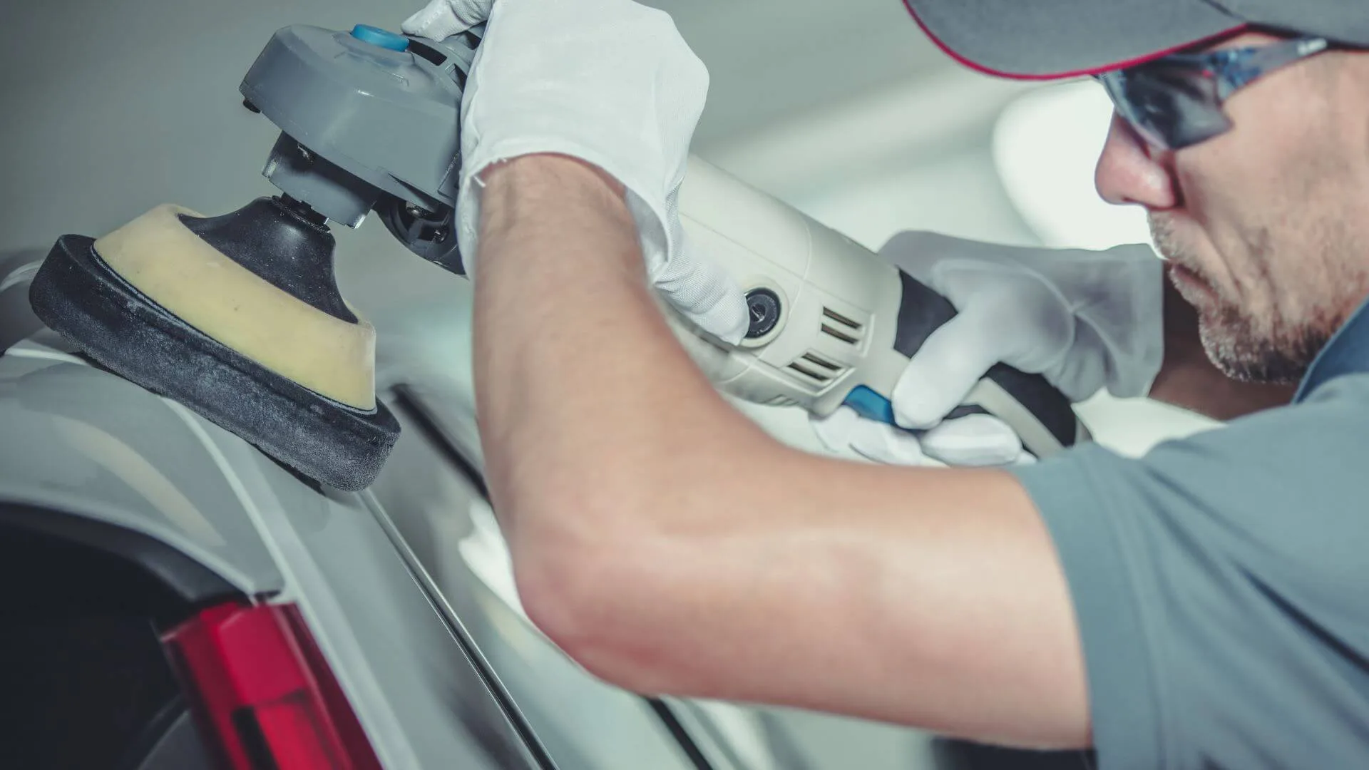 Czy Samodzielne Polerowanie Lakieru Samochodu to Dobry Pomysł