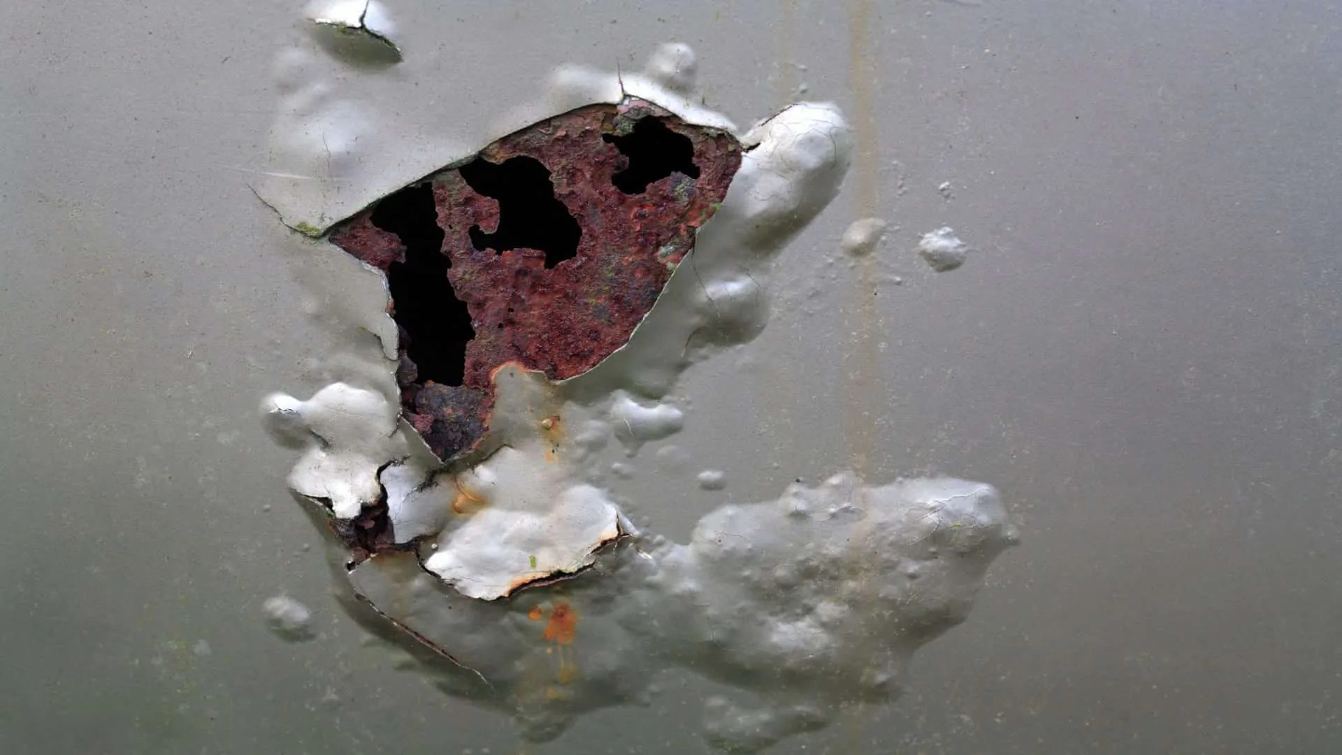 Najczęstsze Defekty Lakieru samochodowego