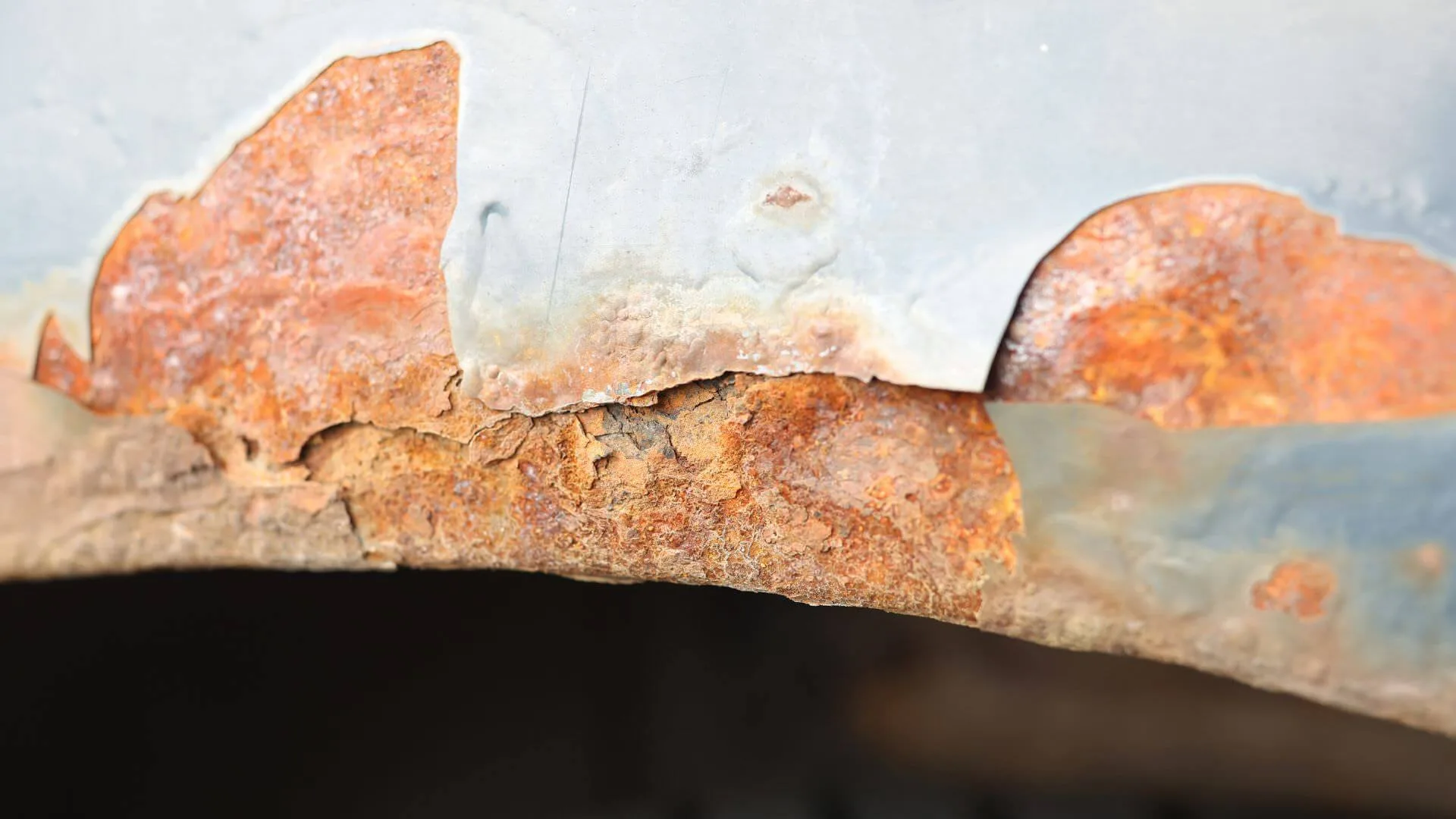 Najczęstsze Defekty Lakieru samochodowego