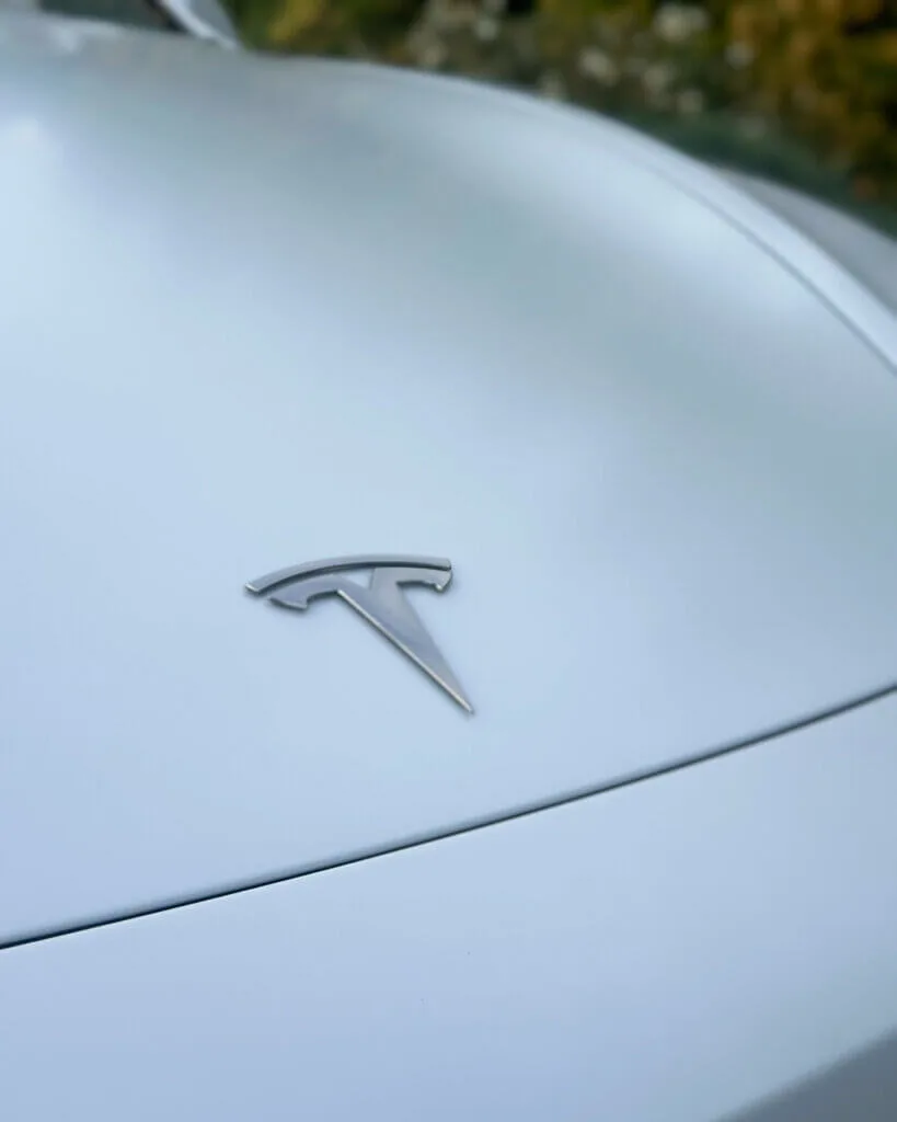Tesla 3 Mrożenie lakieru