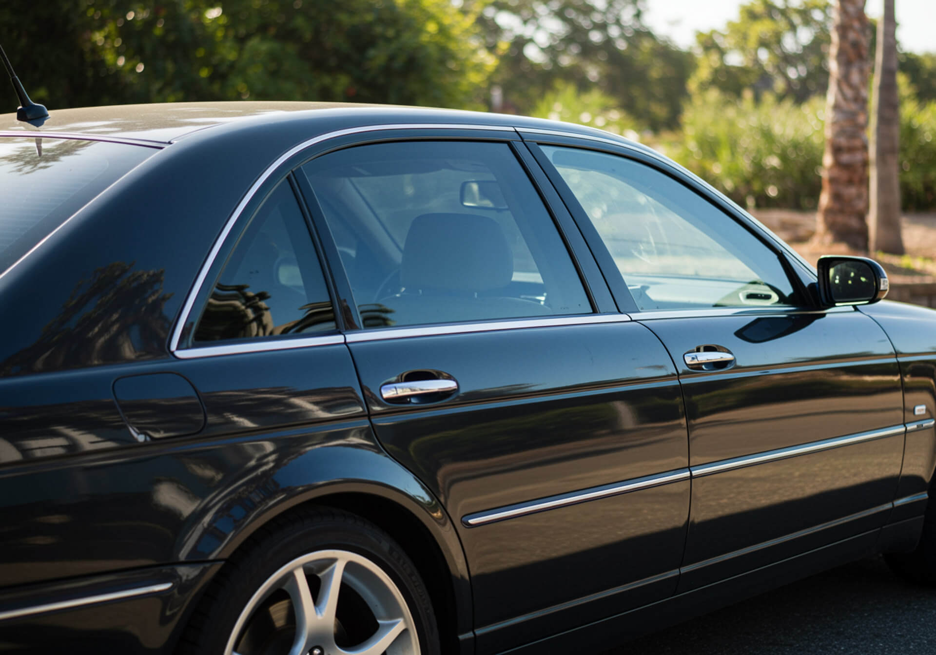 Przyciemnianie szyb cennik i co wpływa na koszt usługi