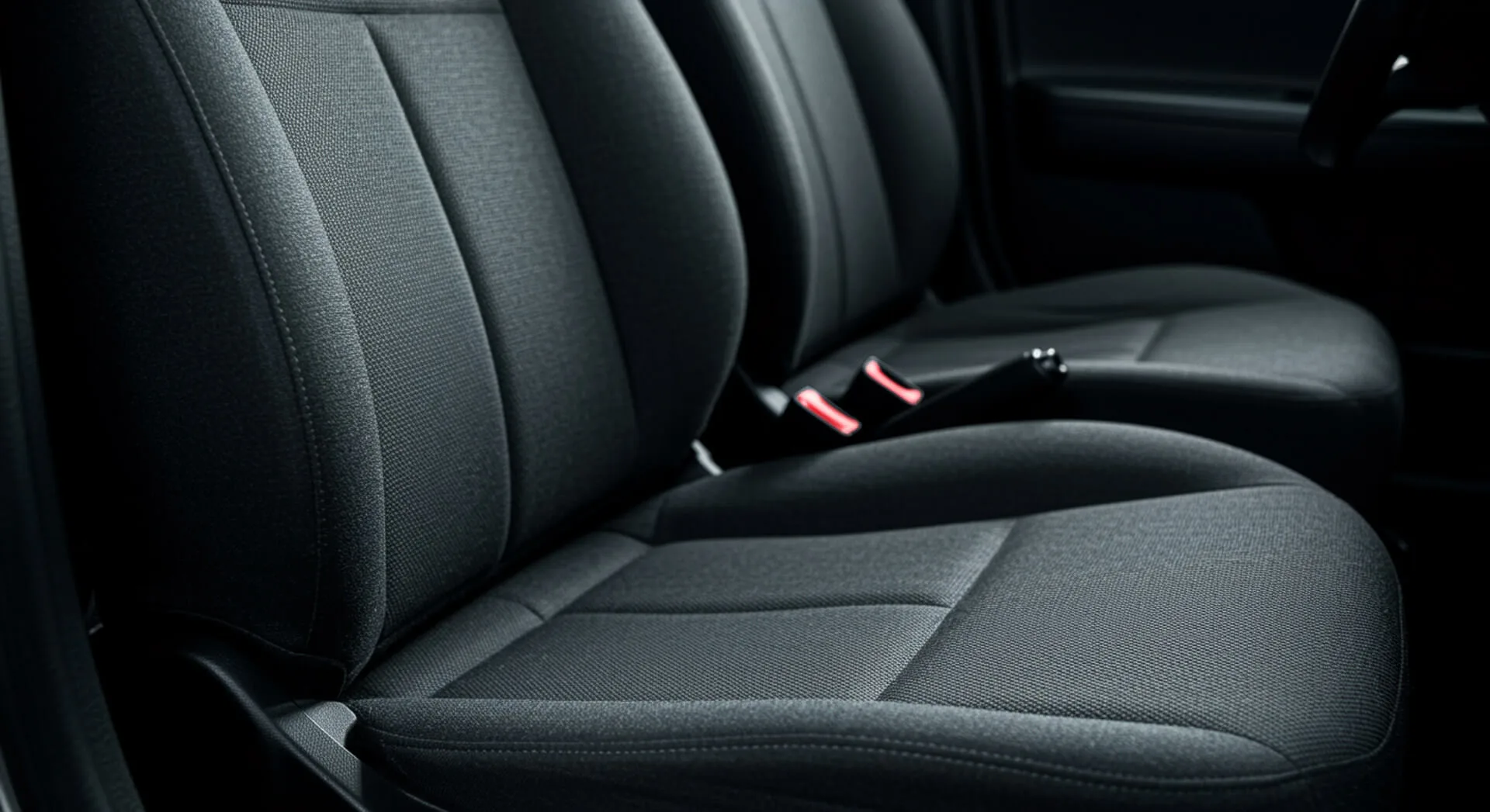 Usuwanie trudnych plam z tapicerki materiałowej