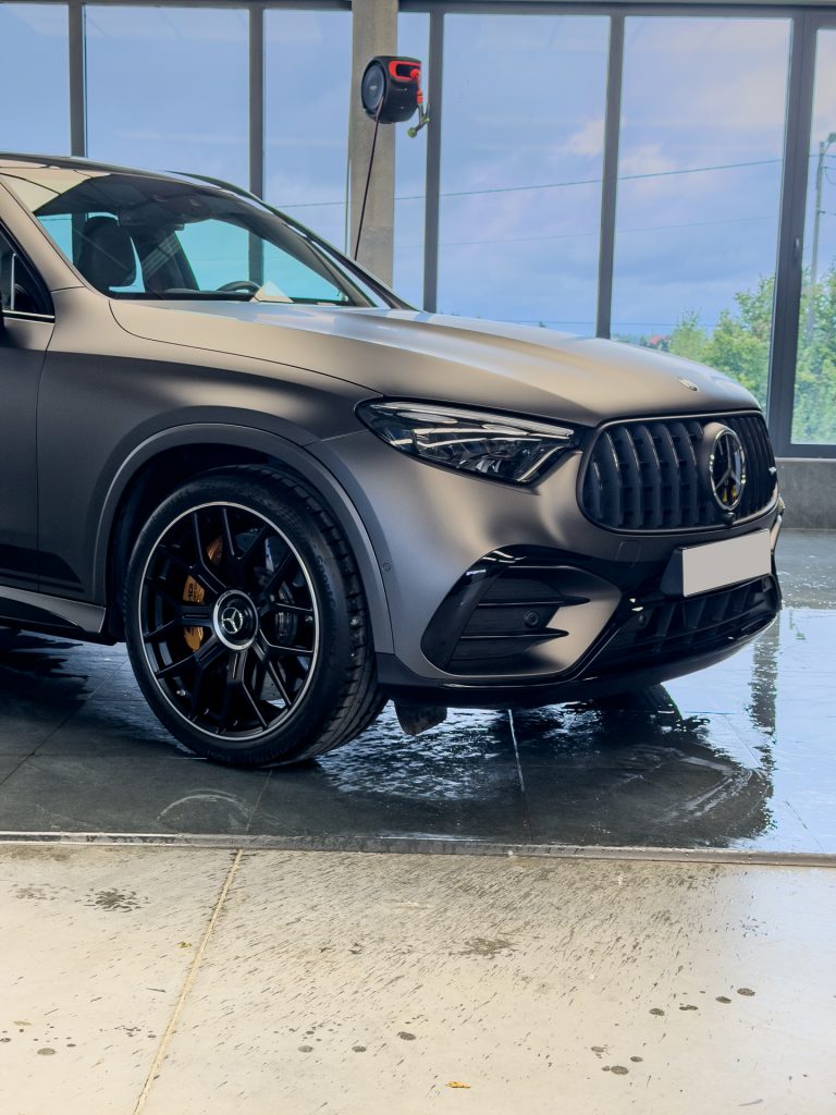Mercedes GLC matowa folia PPF i czarne felgi