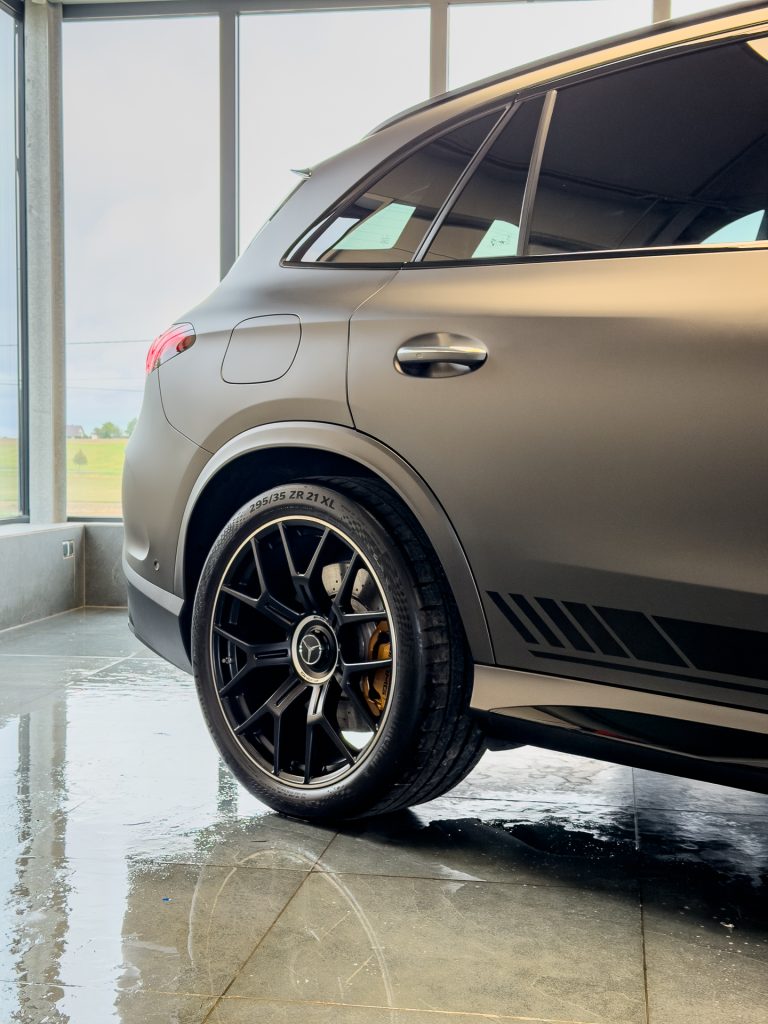 Mercedes GLC dechroming listew wokół szyb – bok