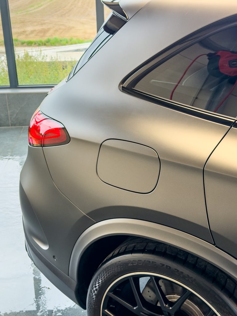 Mercedes GLC matowa PPF – detal tylnego błotnika
