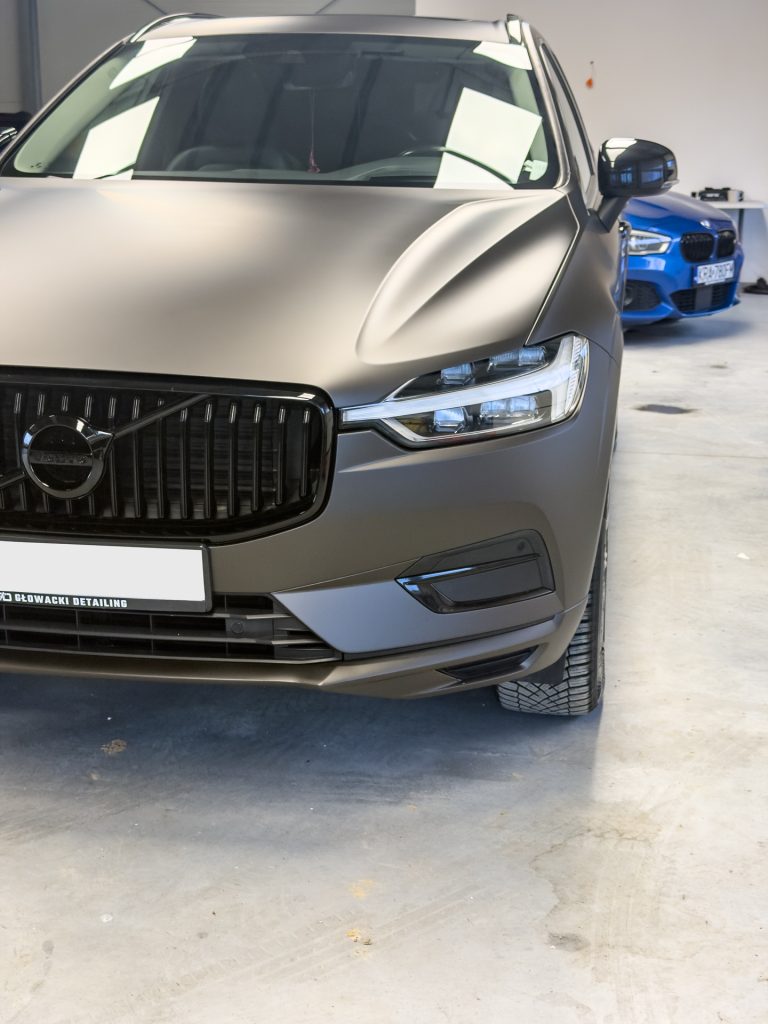 Lakierowany czarny grill Volvo XC60 i reflektor Thor – Głowacki Detailing
