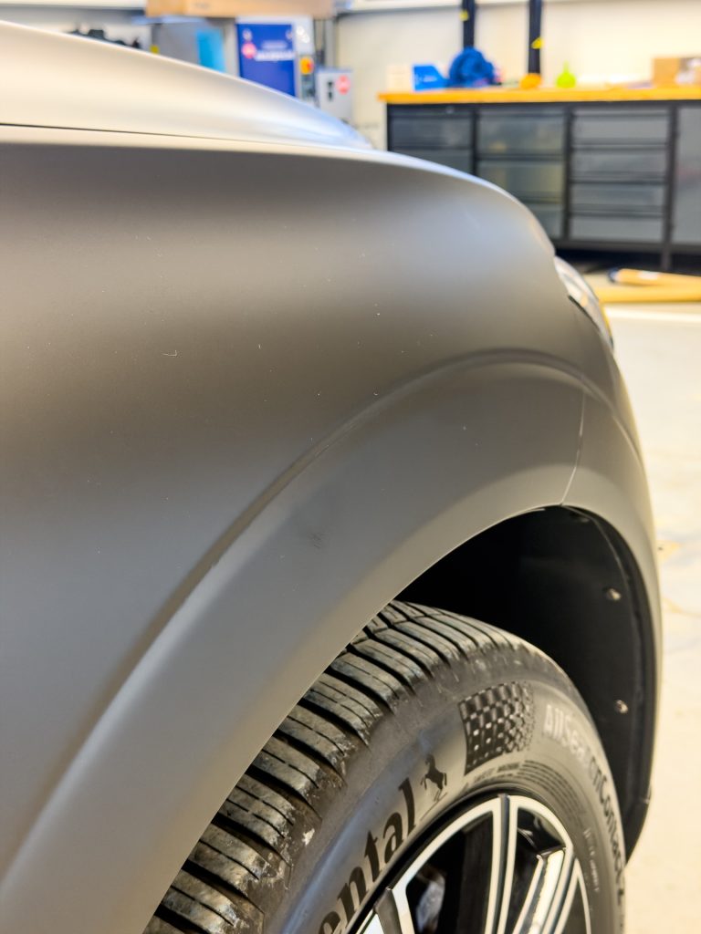 Volvo XC60 – krawędź folii PPF na błotniku – Głowacki Detailing