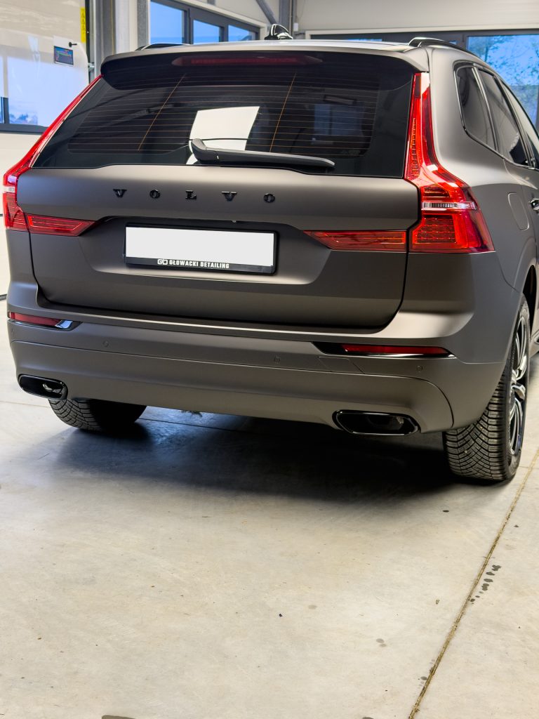 Volvo XC60 – tył auta w satynowo-matowej folii – Głowacki Detailing