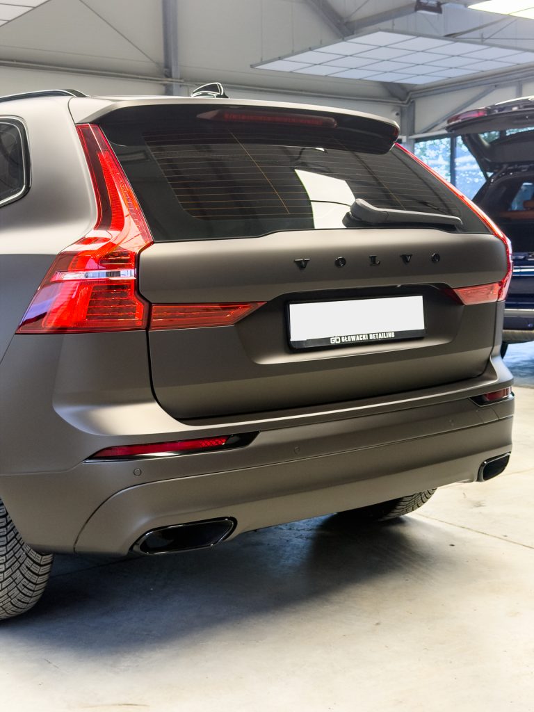 Volvo XC60 – tylna klapa i lampy po zmianie koloru – Głowacki Detailing