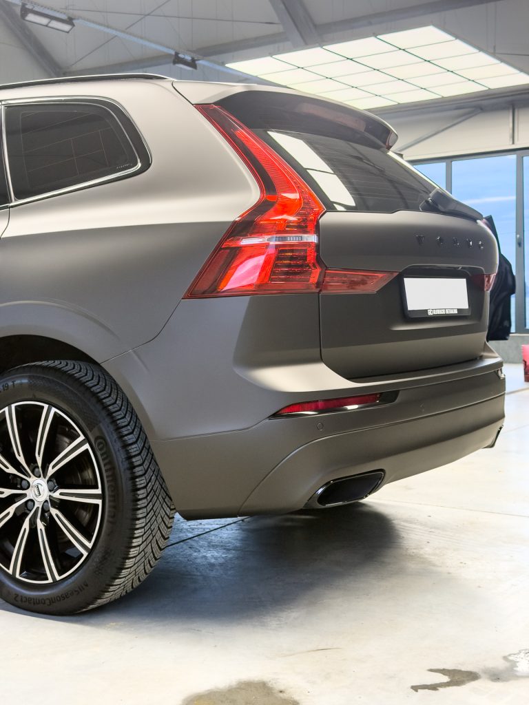 Volvo XC60 – tył trzy czwarte po zmianie koloru folią PPF – Głowacki Detailing