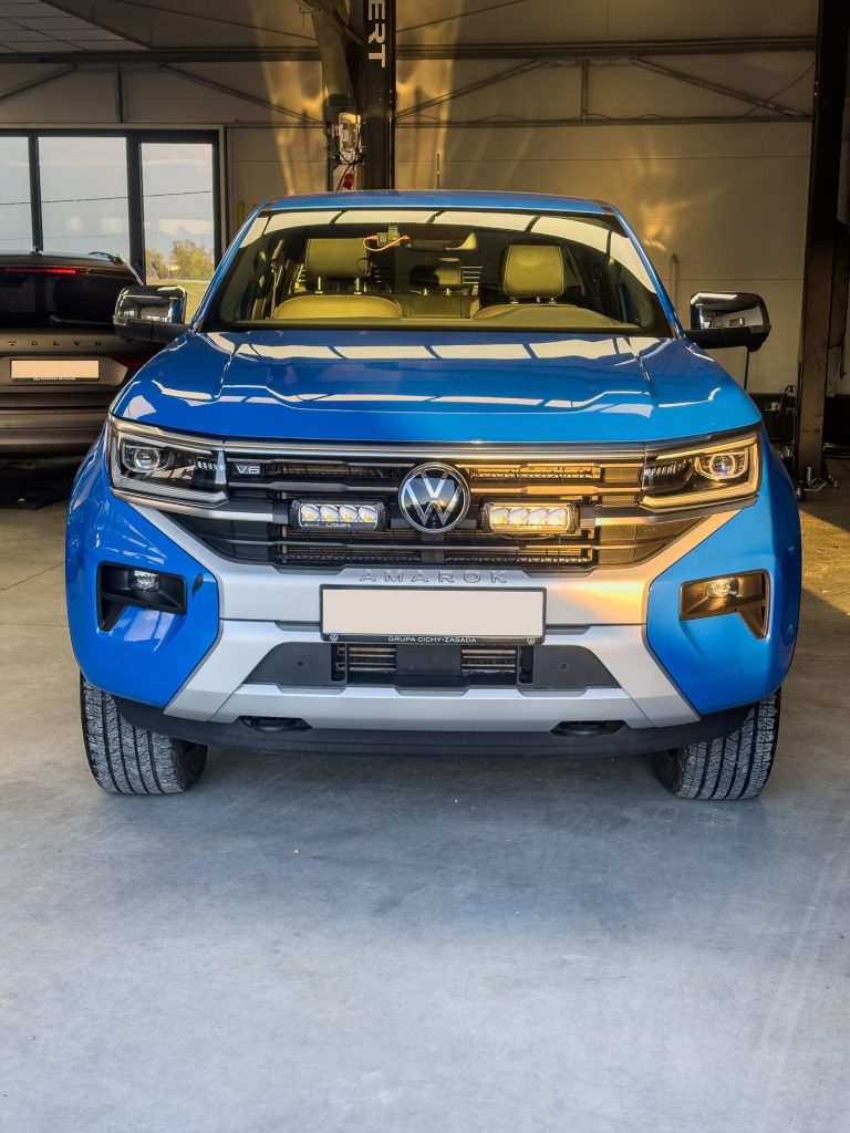VW Amarok po polerowaniu lakieru – widok z przodu – Głowacki Detailing