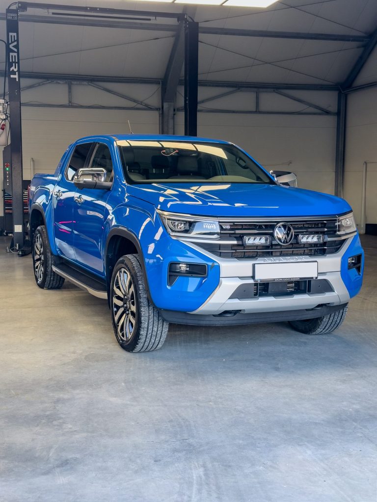 VW Amarok po renowacji lakieru – widok z przodu z boku – Głowacki Detailing
