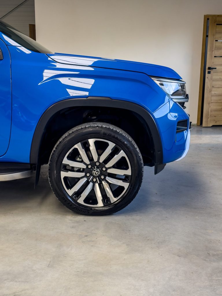 VW Amarok – przedni błotnik po korekcie lakieru – Głowacki Detailing